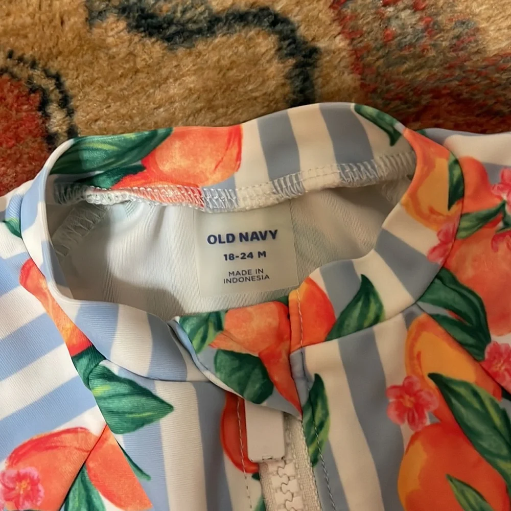 Old Navy Strawberry and Orange Girls Swimsuits Rashguards 18-24m - Picture 8 of 9